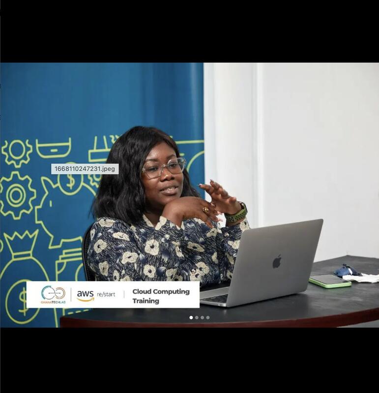 Rita Naa Kordey Clottey facilitating a Cloud Computing training session at Ghana Tech Lab